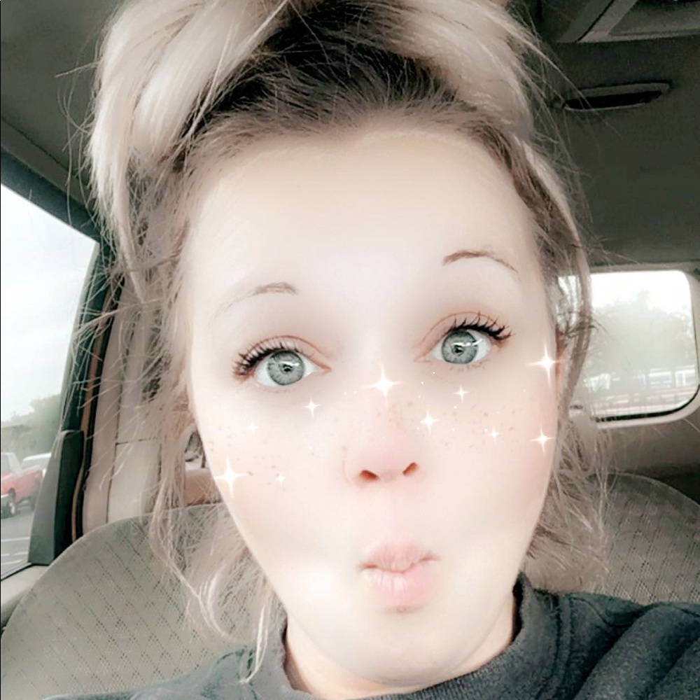 Meet your Posher, Ashley